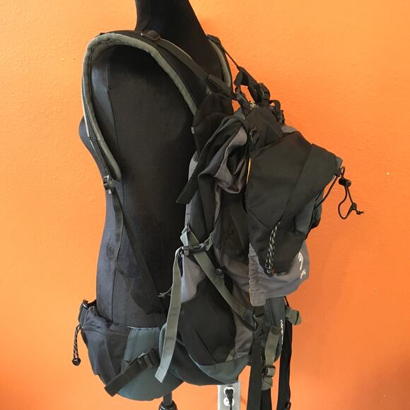 Sprayway Ridge 35L +5 Day Pack Backpack Survival Rucksack Bag Hiking Grey Black - Picture 4 of 15